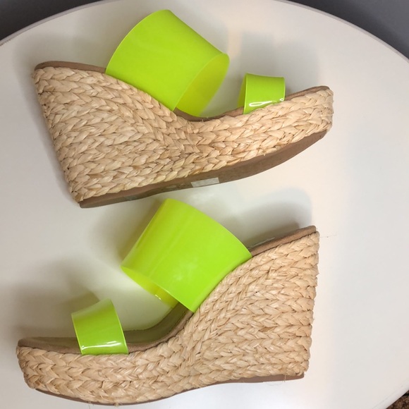 Gianni Bini After Hours Raffia Vinyl Wedge - Picture 3 of 7
